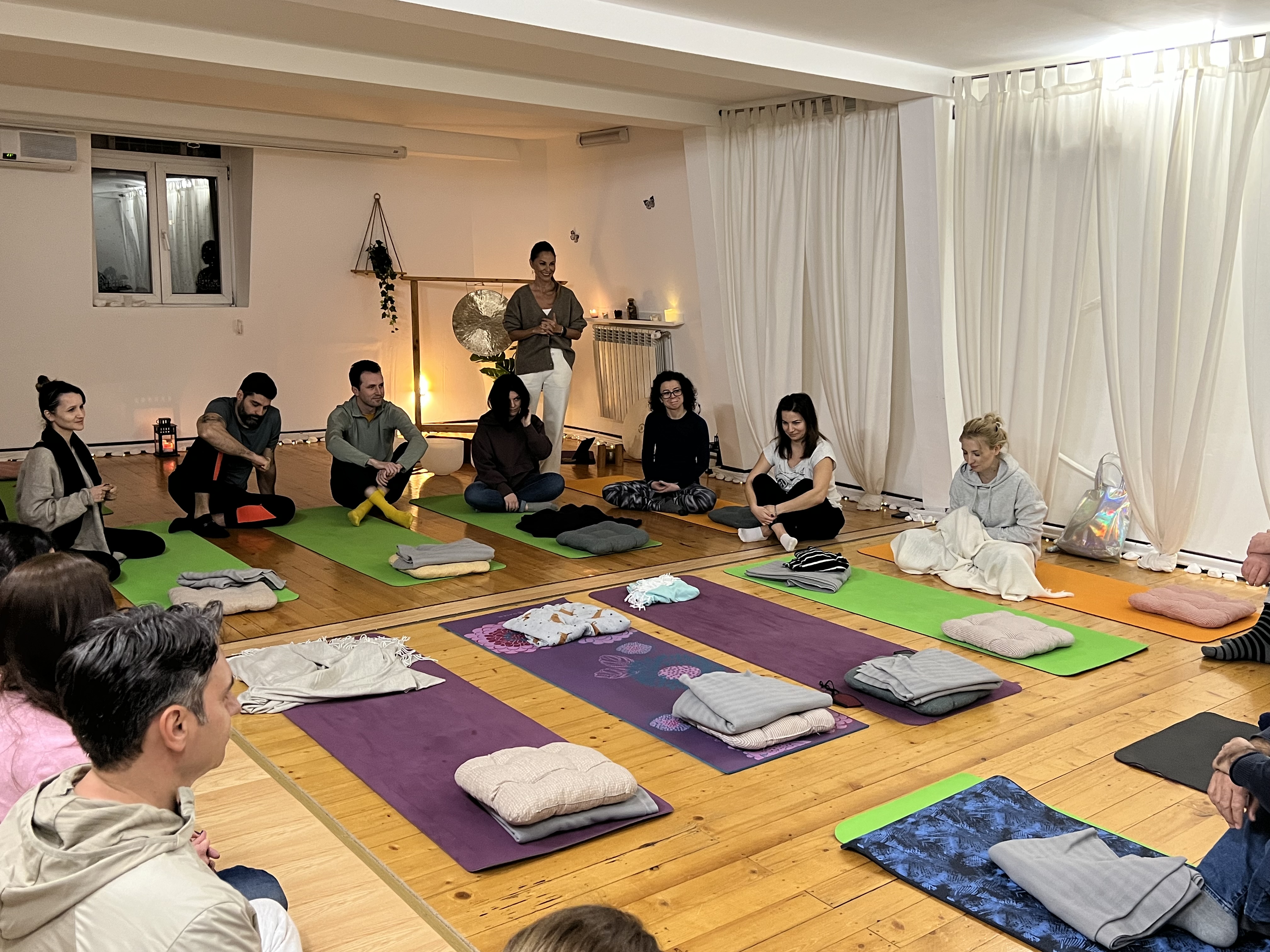 Jani Weizman facilitating a body-based group practice